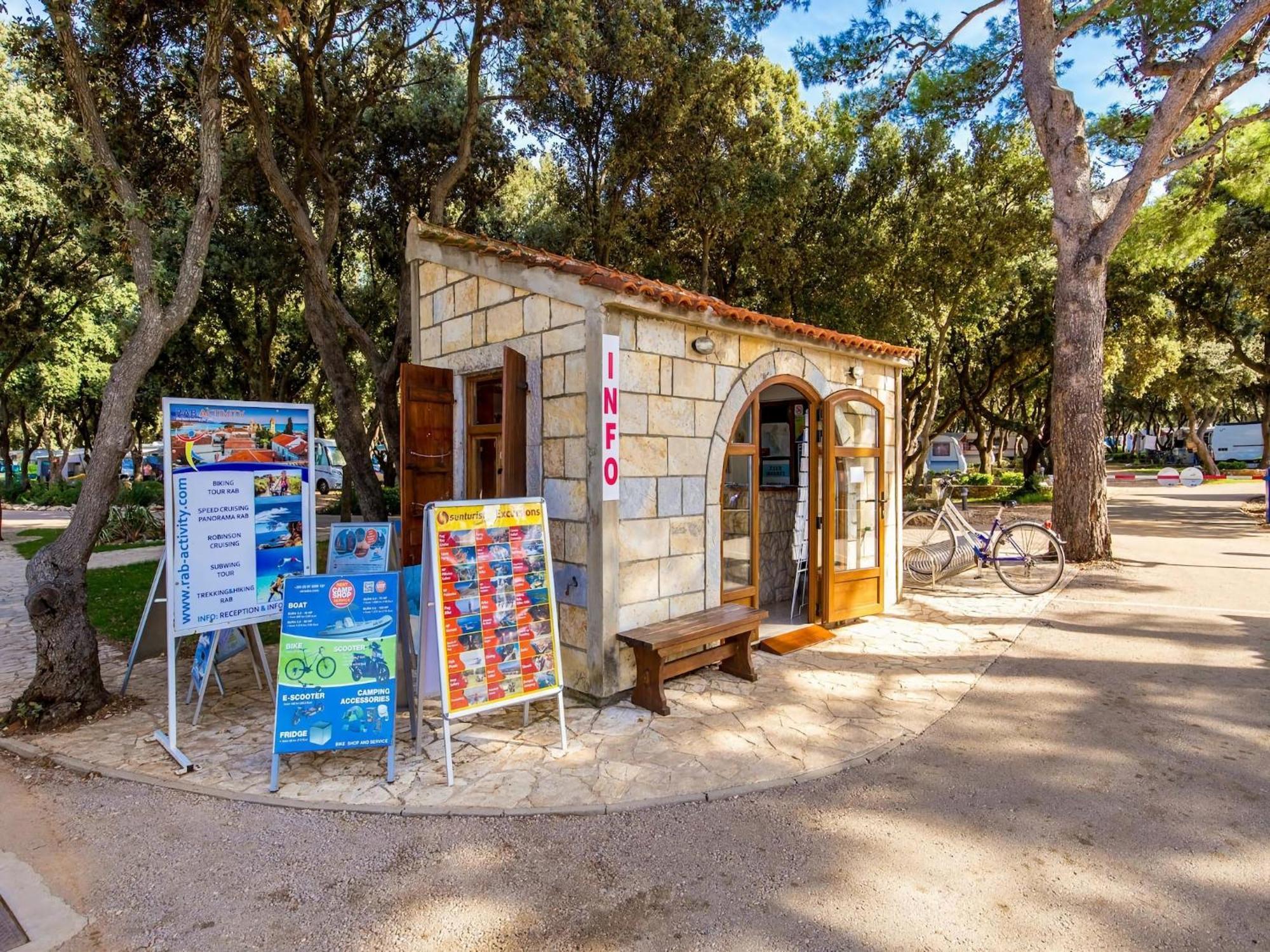 Mobile Homes Mediteran In Caravan Park Strasko, Novalja Exteriér fotografie